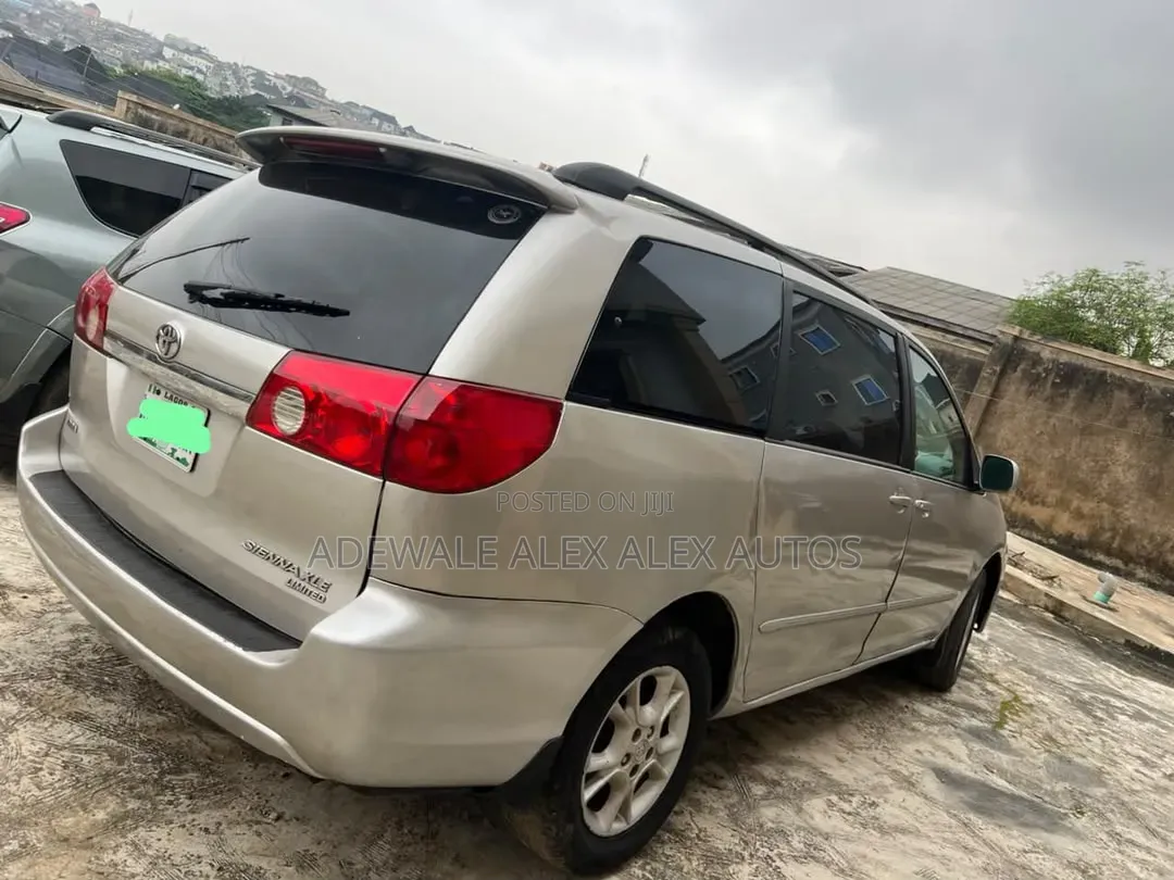Toyota Sienna 2006 Silver
