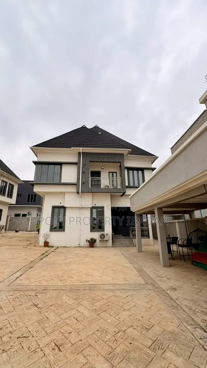 Furnished 3bdrm Apartment in Kolapo Ishola Gra., Akobo for rent