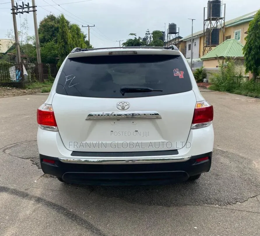 Toyota Highlander Limited 3.5l 4WD 2013 White