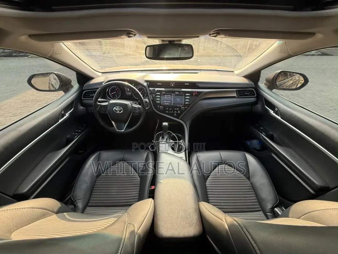 Toyota Camry XLE (2.5L 4cyl 8A) 2019 Gray