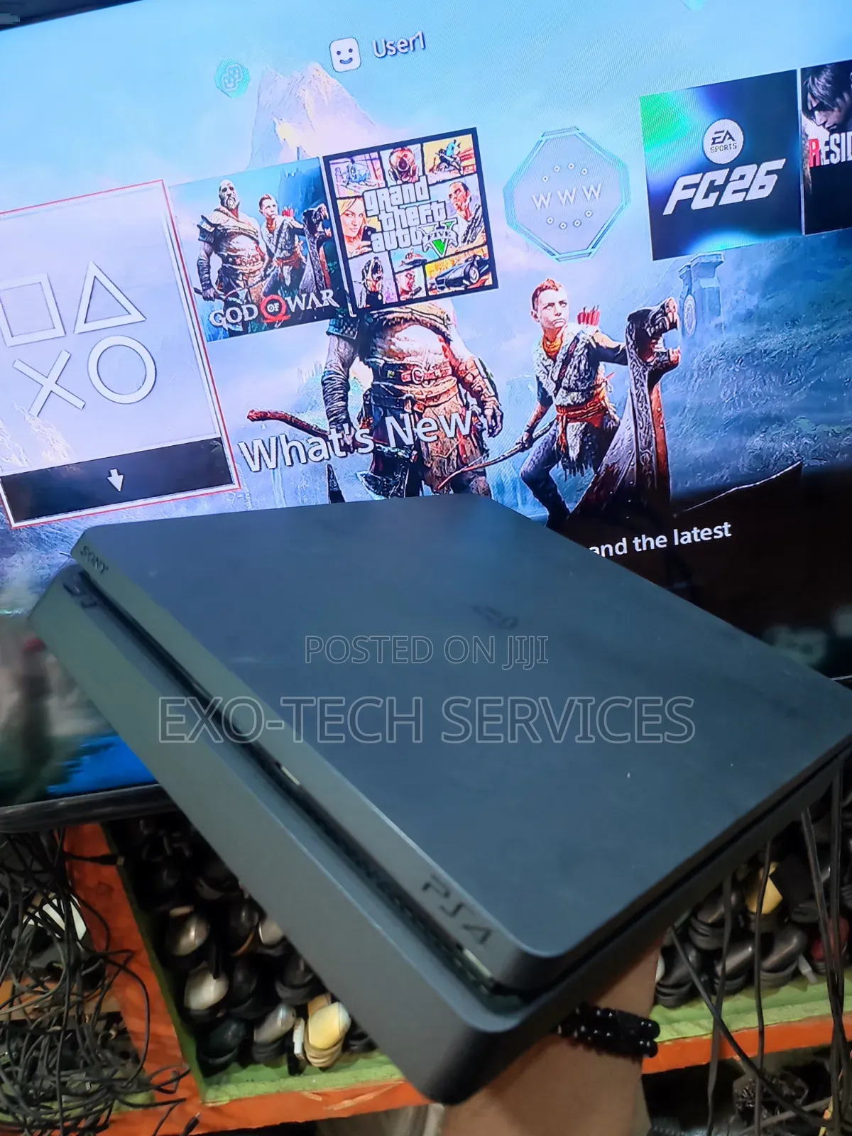 PS4 Slim With 8 Games Pads
