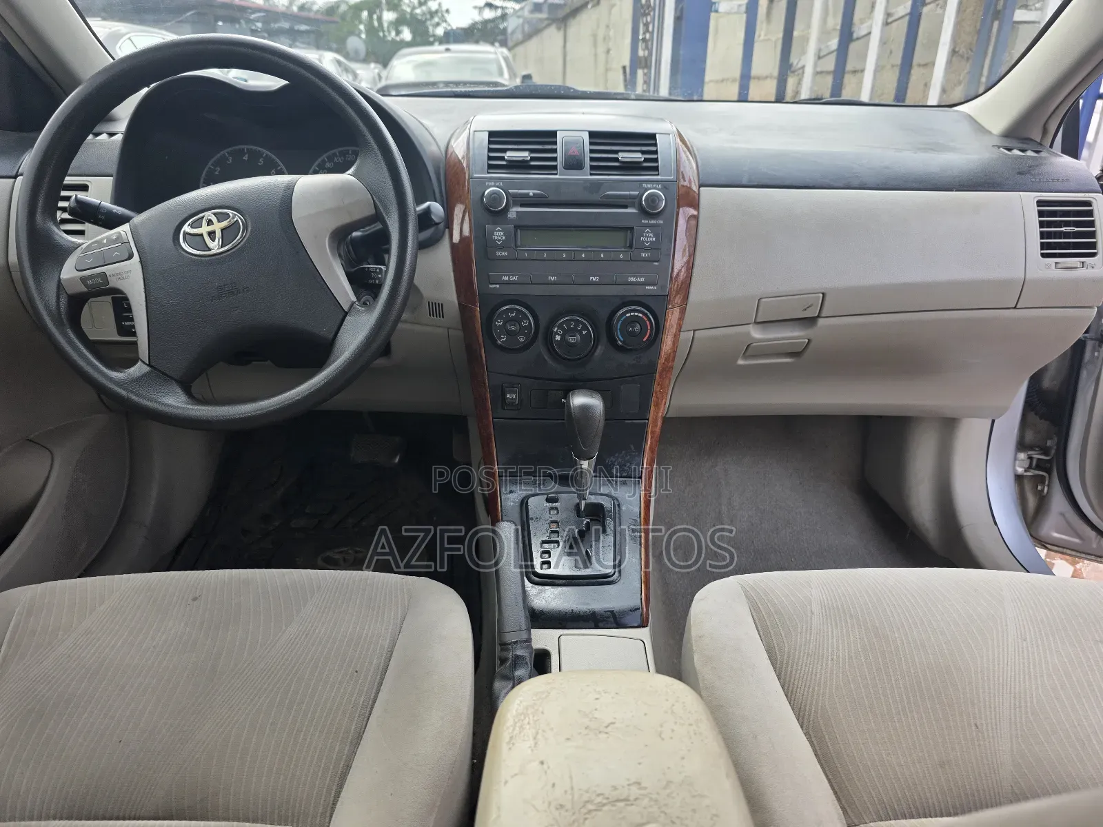 Toyota Corolla LE Special Edition 4dr Sedan (1.8L 4cyl 4A) 2013 Silver