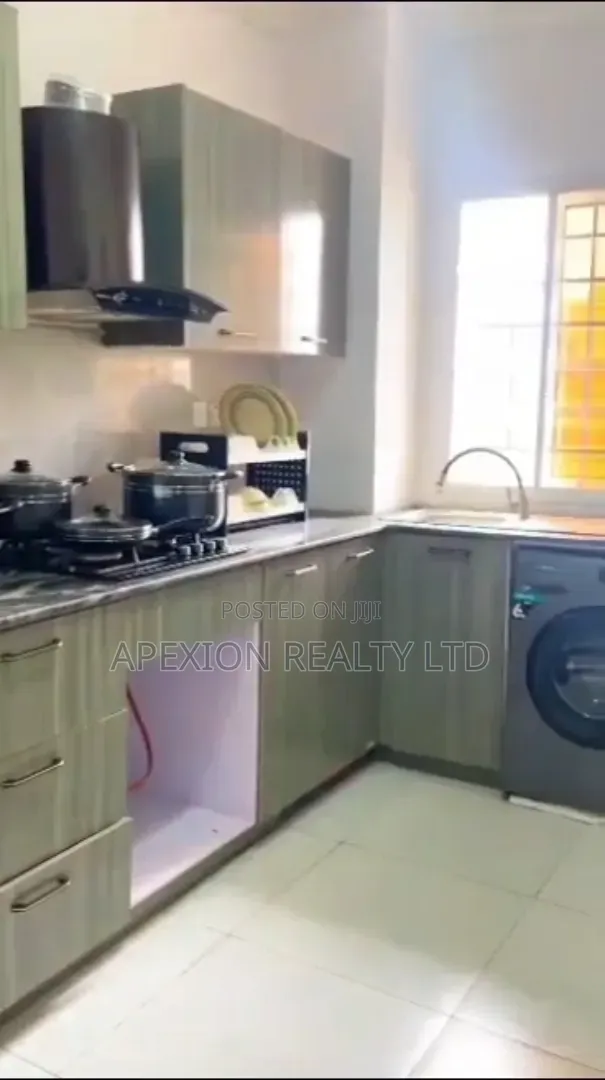 3bdrm Apartment in Opposite Buena Vista, Lagos Island / Lagos Island