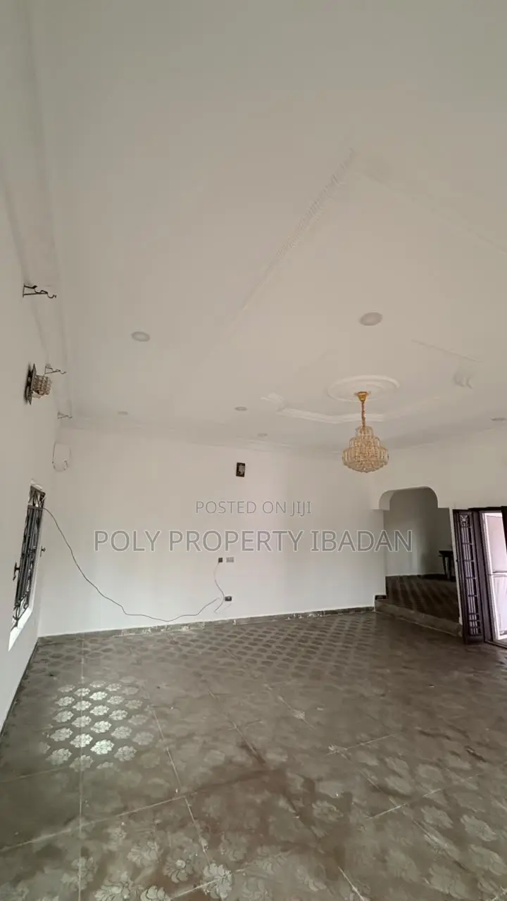 5bdrm Duplex in Kolapo Ishola Gra, Akobo for rent