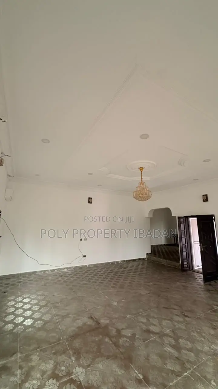 5bdrm Duplex in Kolapo Ishola Gra, Akobo for rent