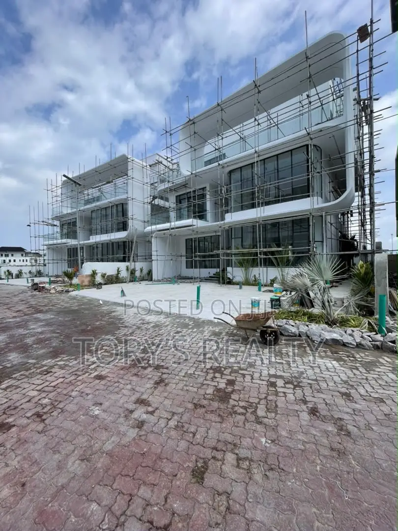 5bdrm Duplex in Osapa london for sale