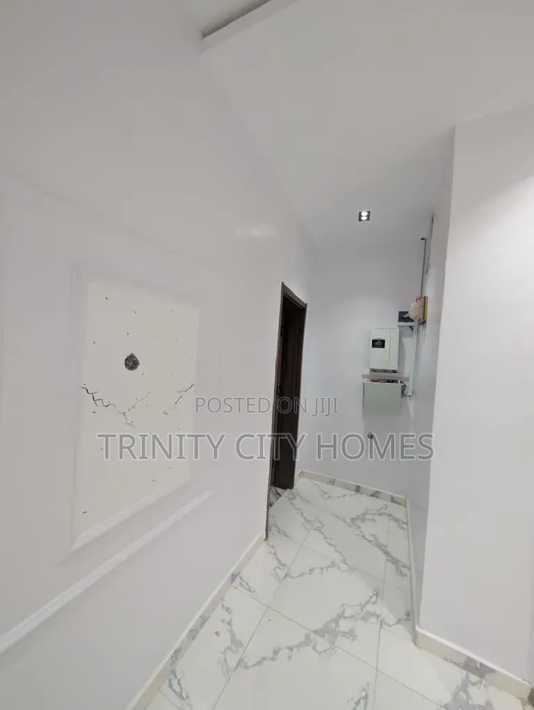 3bdrm Bungalow in Monatan, Iwo Road for sale