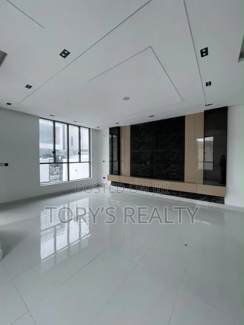 4bdrm Duplex in Chevron for sale