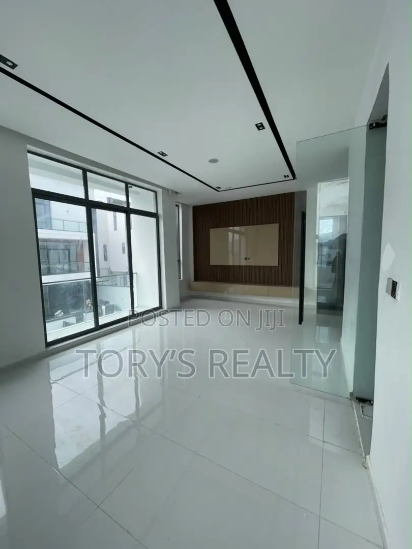4bdrm Duplex in Chevron for sale