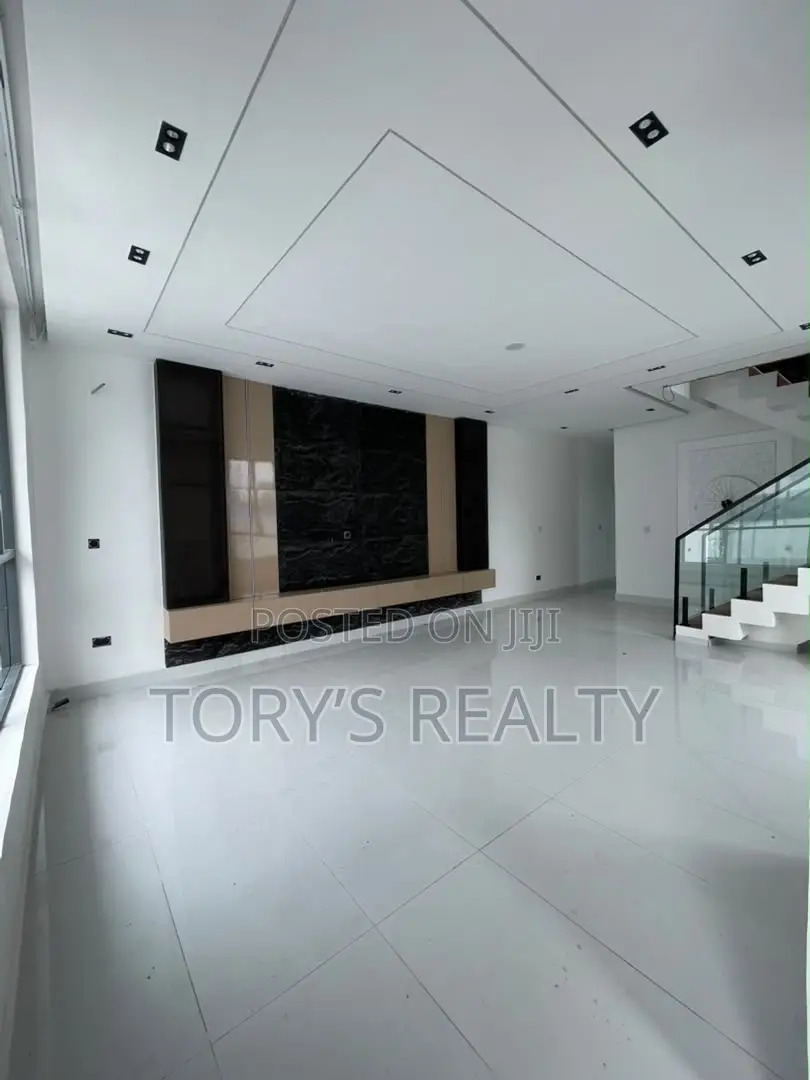 4bdrm Duplex in Chevron for sale