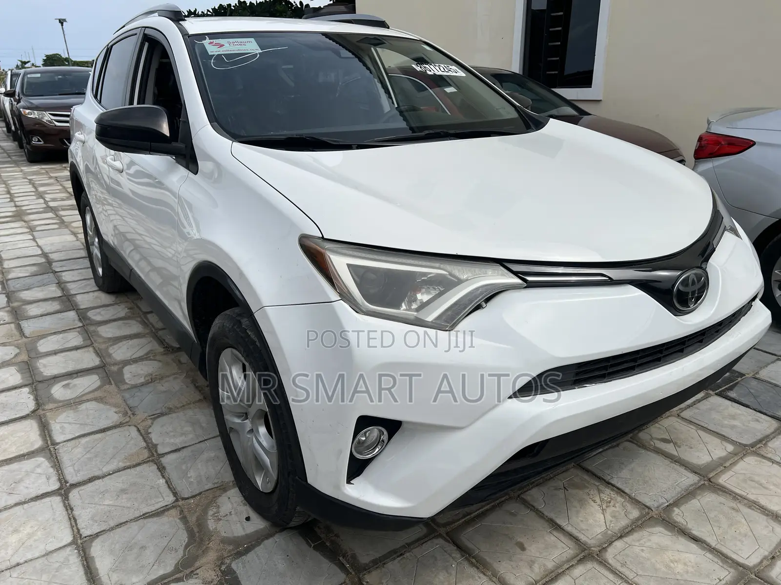 Toyota RAV4 LE 4dr SUV (2.5L 4cyl 6A) 2018 White