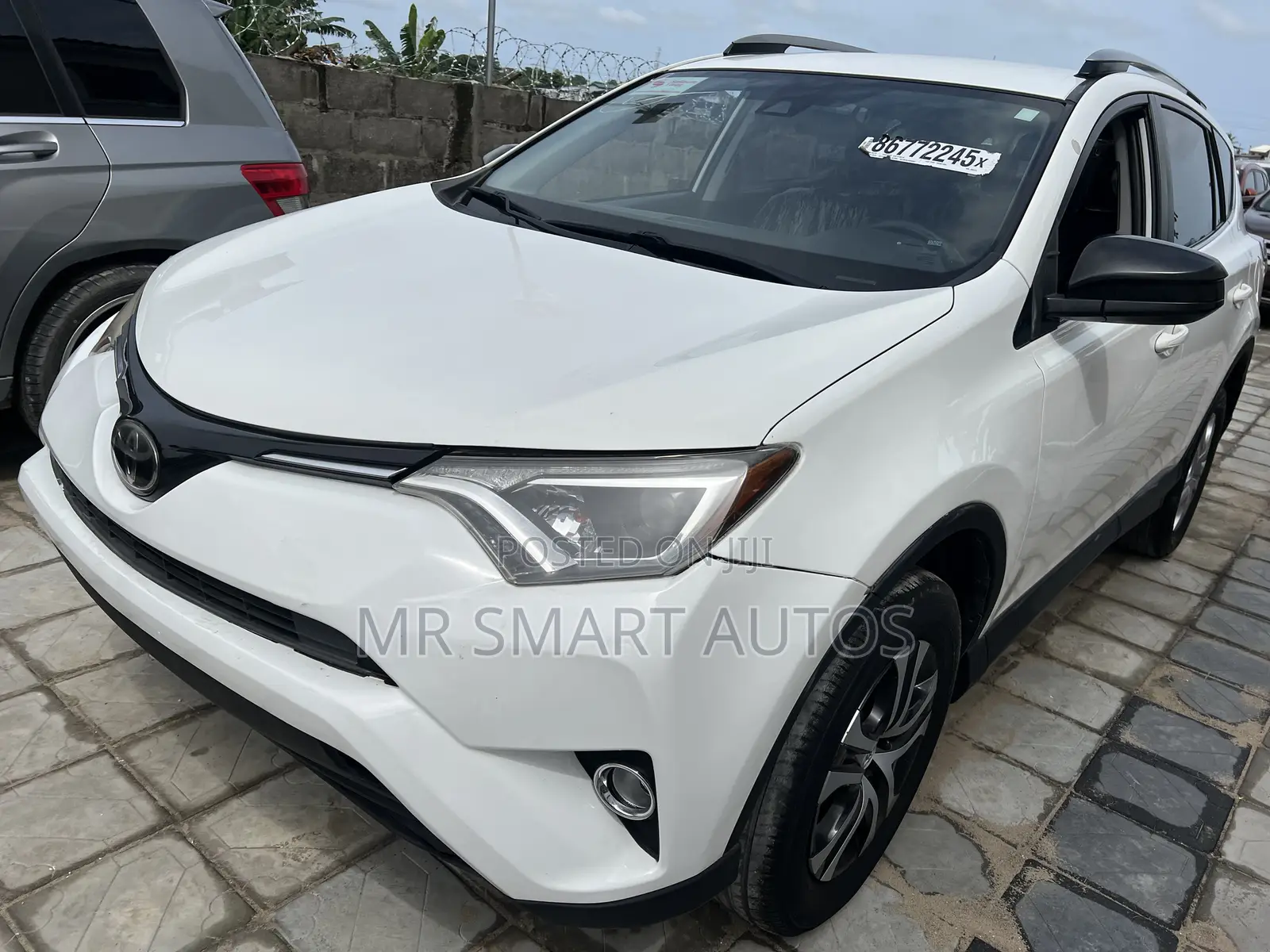Toyota RAV4 LE 4dr SUV (2.5L 4cyl 6A) 2018 White