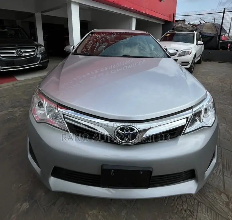 Toyota Camry LE 4dr Sedan (2.5L 4cyl 6A) 2014 Silver