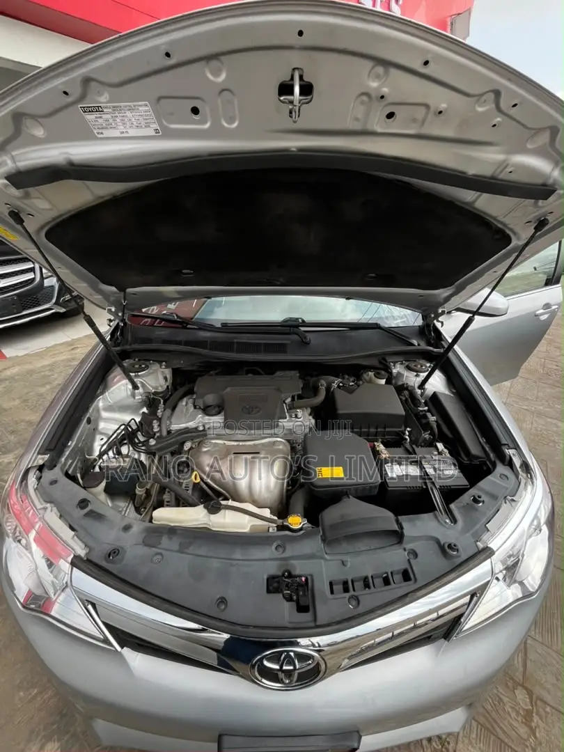 Toyota Camry LE 4dr Sedan (2.5L 4cyl 6A) 2014 Silver