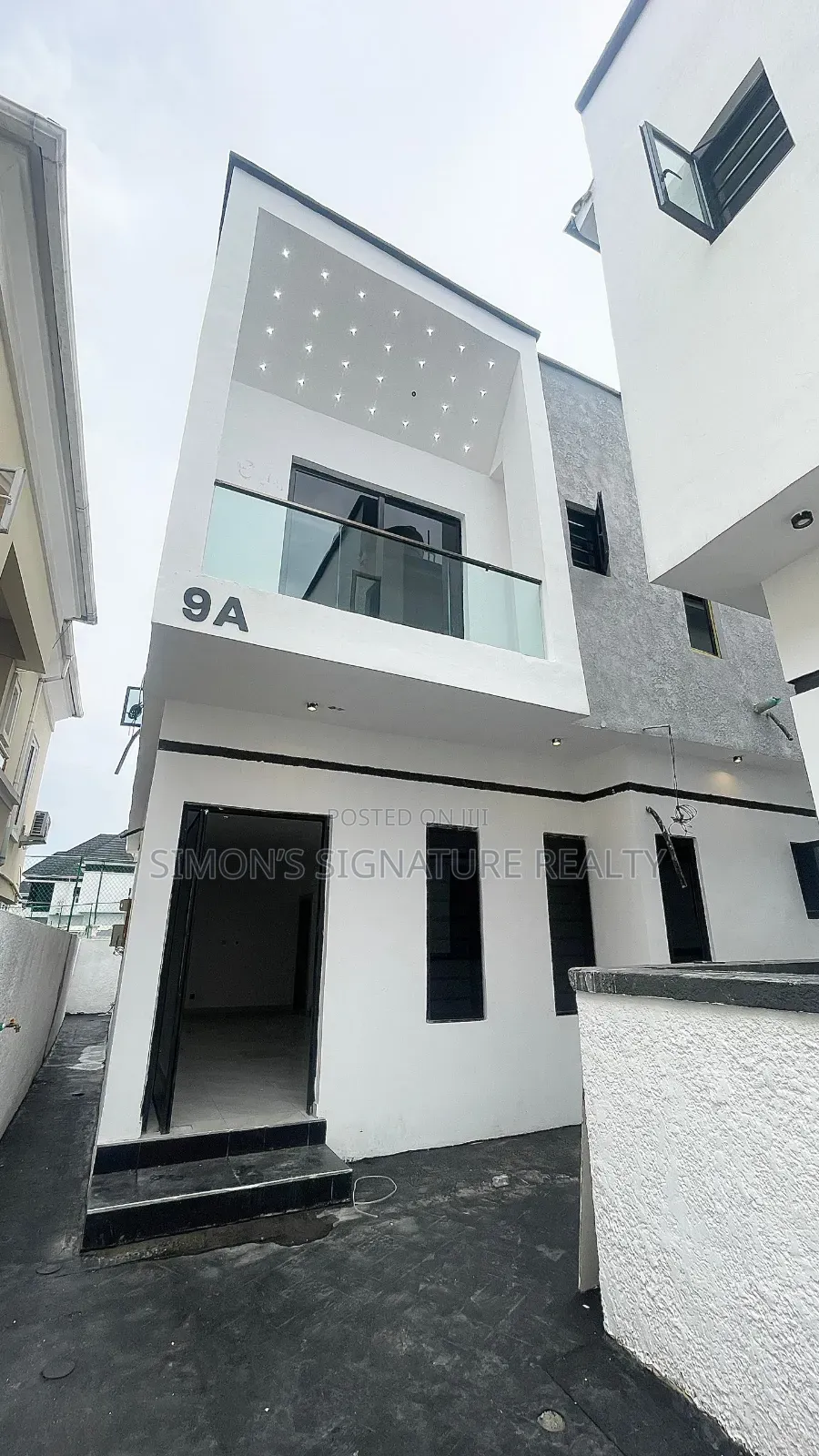 4bdrm Duplex in Chevron for sale
