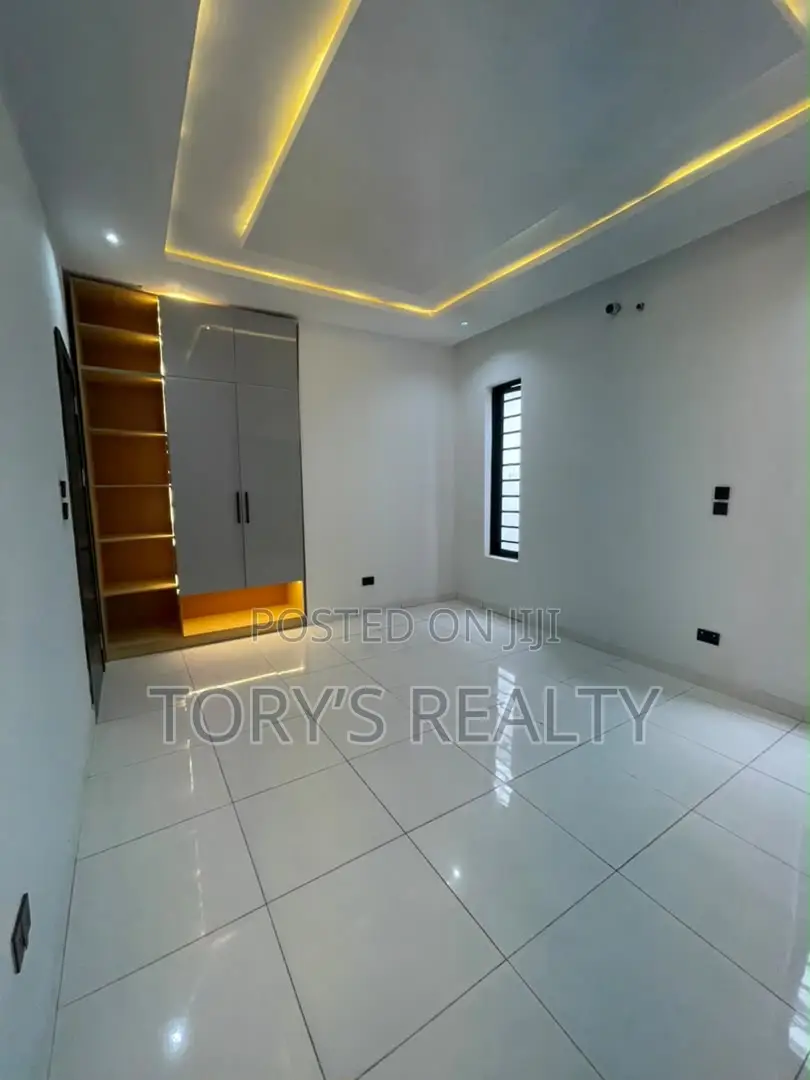 5bdrm Duplex in Ado / Ajah for sale