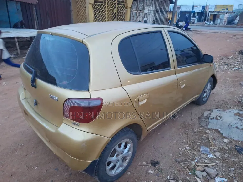 Toyota Yaris 2003 Gold