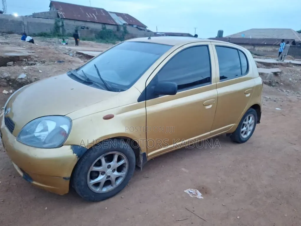 Toyota Yaris 2003 Gold