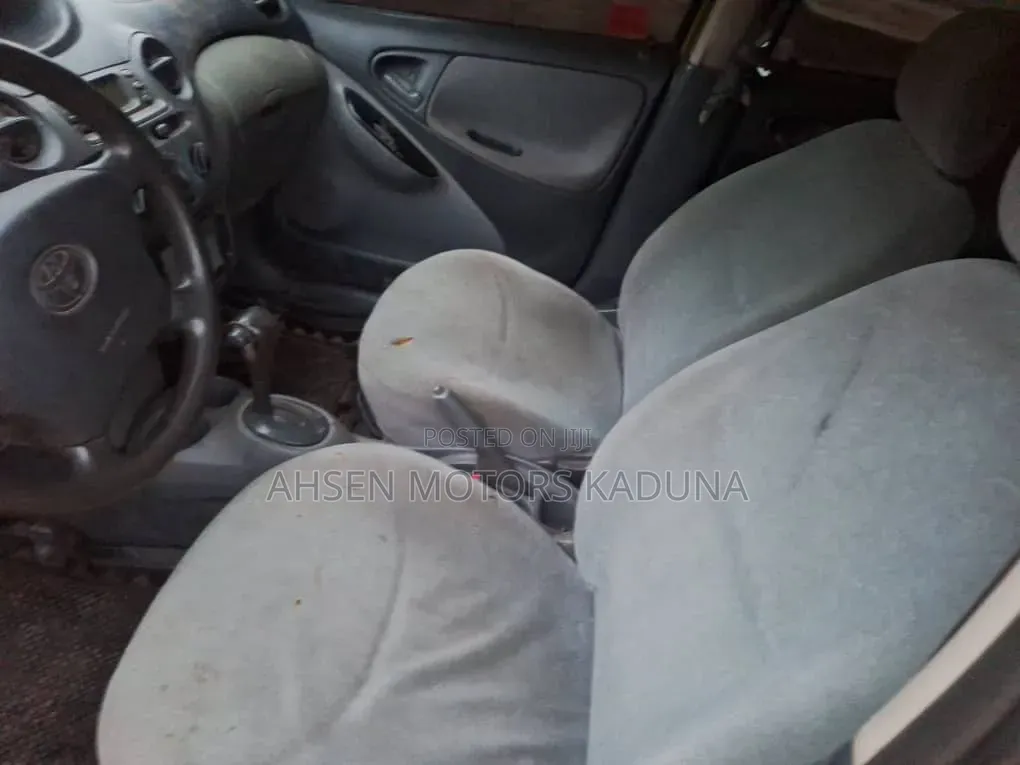 Toyota Yaris 2003 Gold
