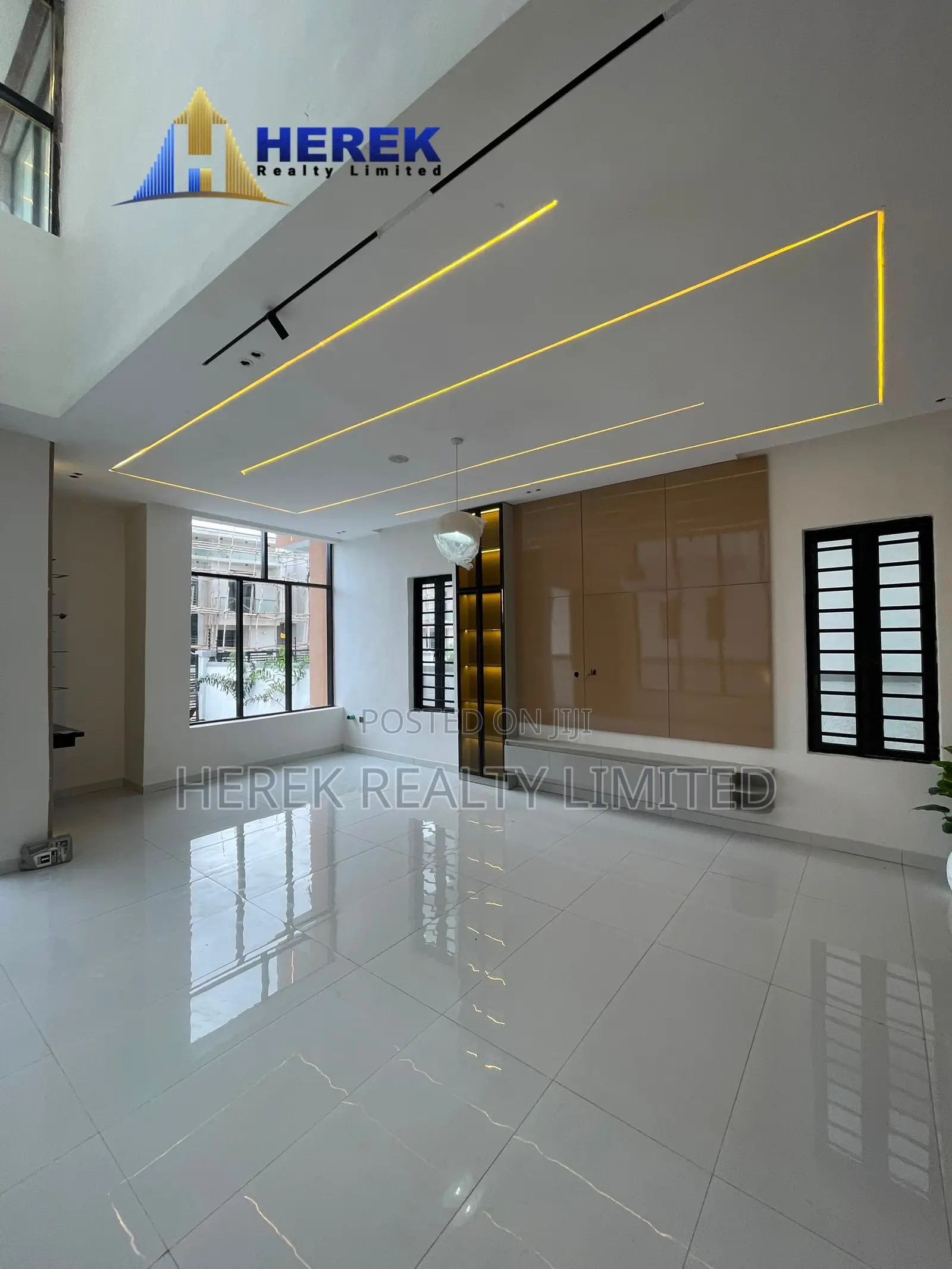 5bdrm Duplex in Ado Ajah for sale