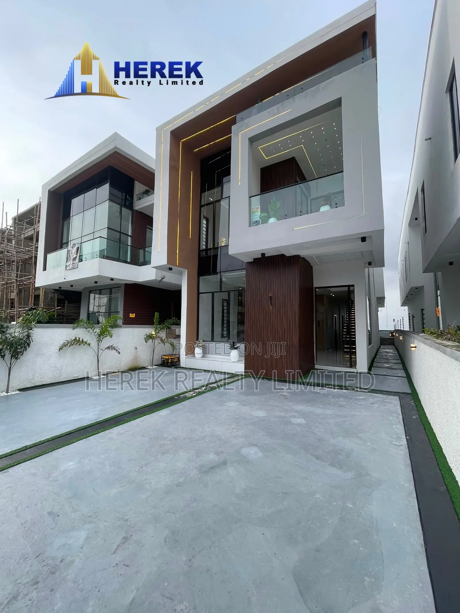 5bdrm Duplex in Ado Ajah for sale