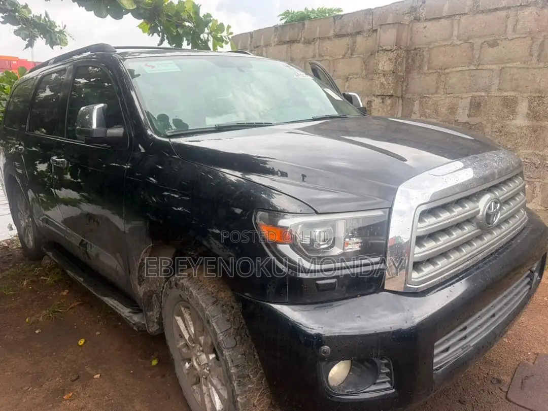 Toyota Sequoia Platinum 4dr SUV 4WD (5.7L 8cyl 6A) 2012 Black