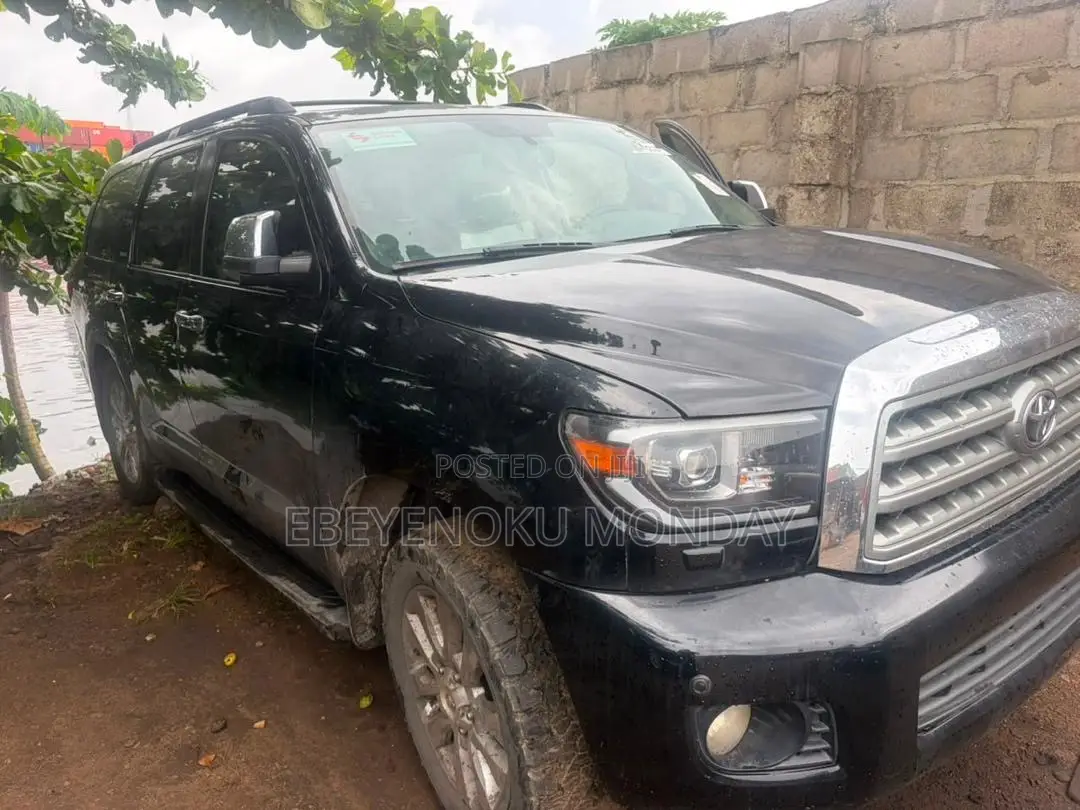 Toyota Sequoia Platinum 4dr SUV 4WD (5.7L 8cyl 6A) 2012 Black