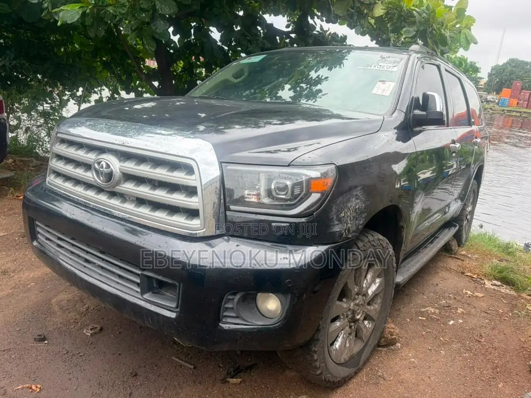 Toyota Sequoia Platinum 4dr SUV 4WD (5.7L 8cyl 6A) 2012 Black