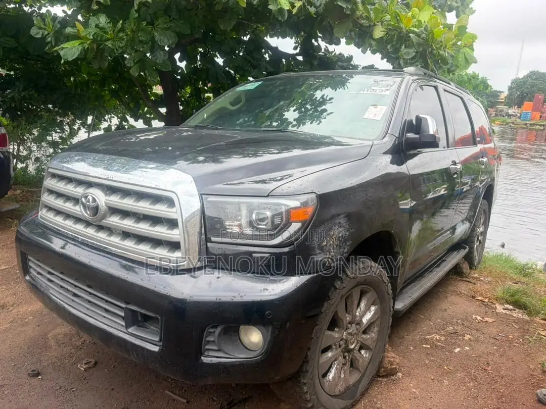 Toyota Sequoia Platinum 4dr SUV 4WD (5.7L 8cyl 6A) 2012 Black