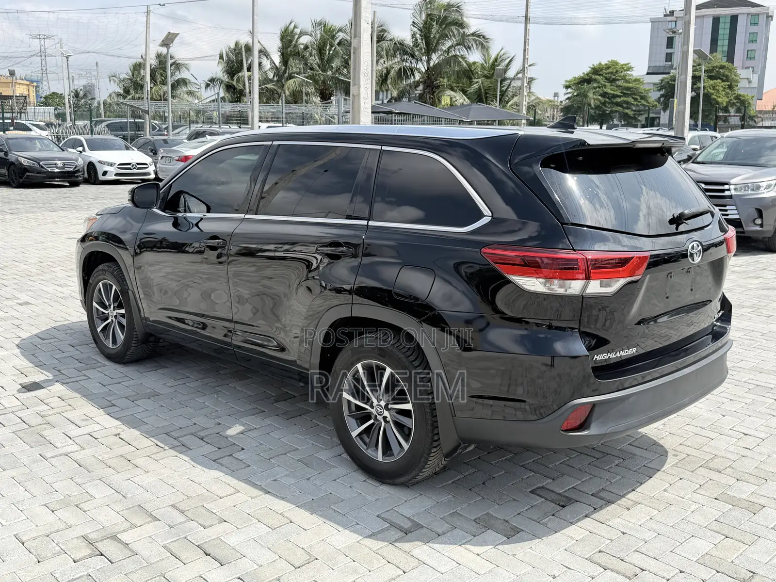 Toyota Highlander XLE 4x4 V6 (3.5L 6cyl 8A) 2018 Black
