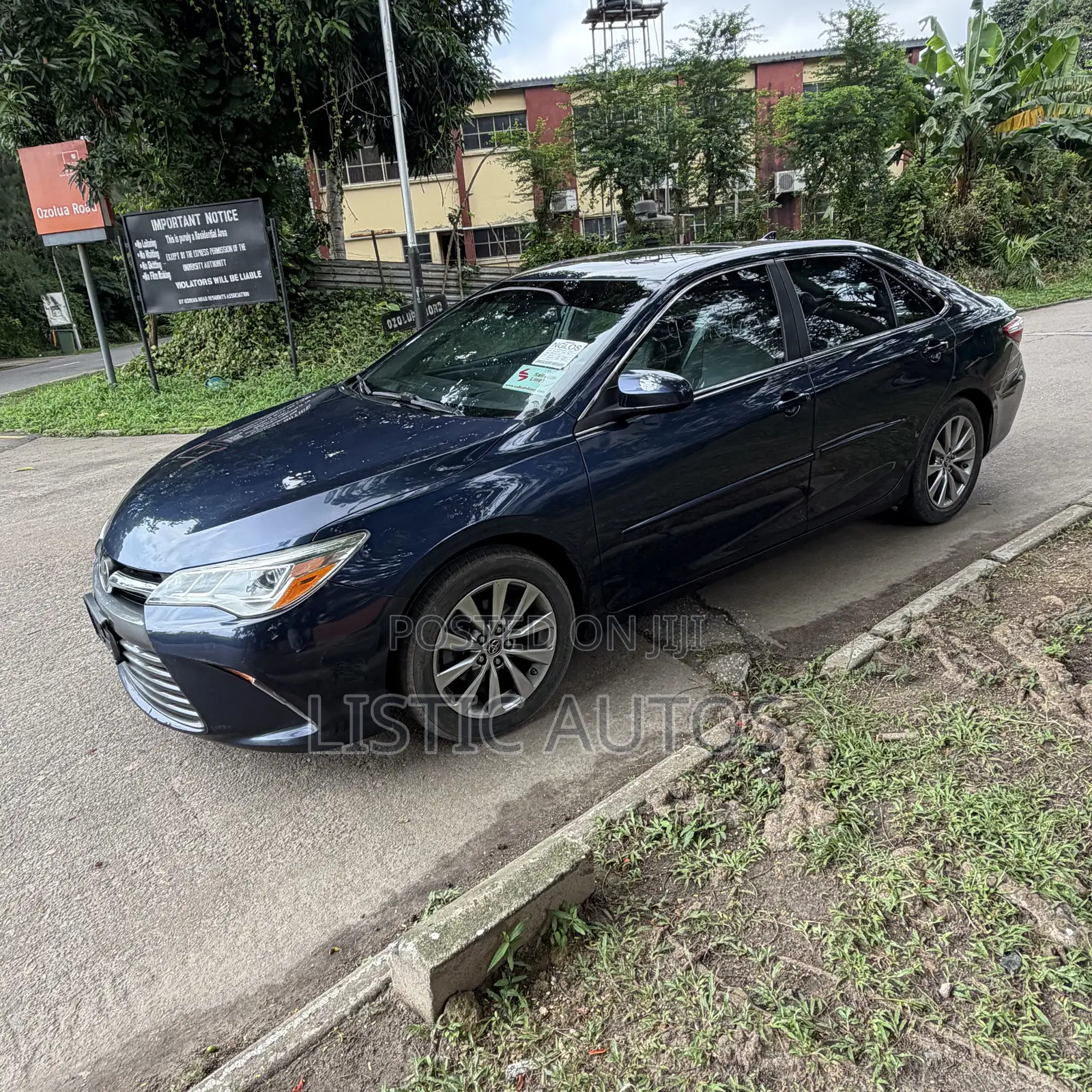 Toyota Camry XLE 4dr Sedan (3.5L 6cyl 6A) 2015 Blue