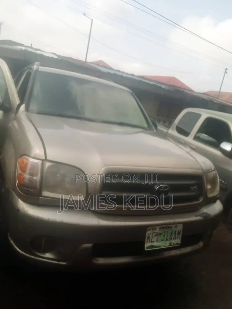 Toyota Sequoia 2004 Gold