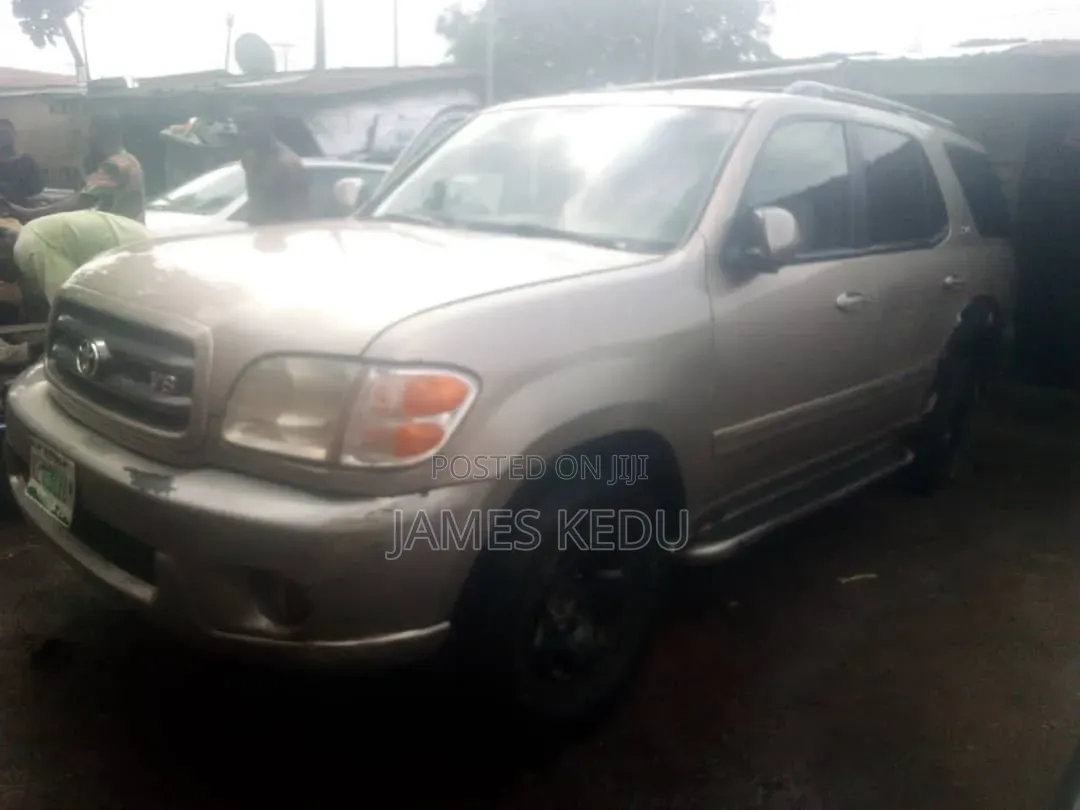 Toyota Sequoia 2004 Gold