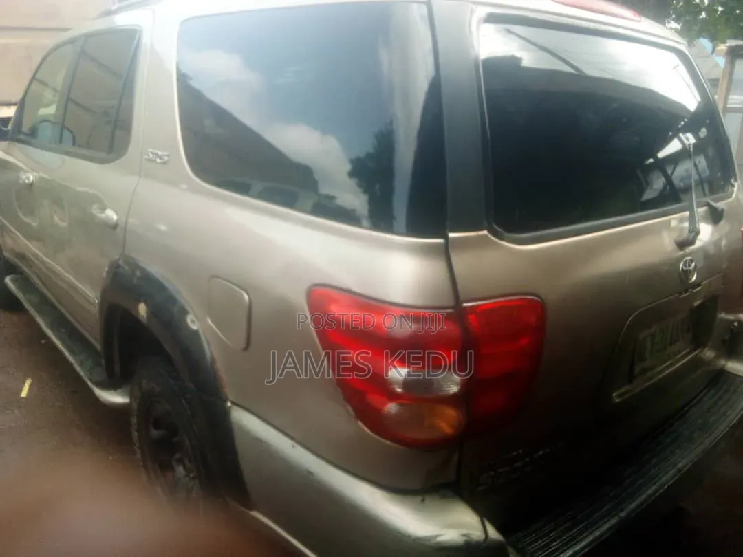 Toyota Sequoia 2004 Gold
