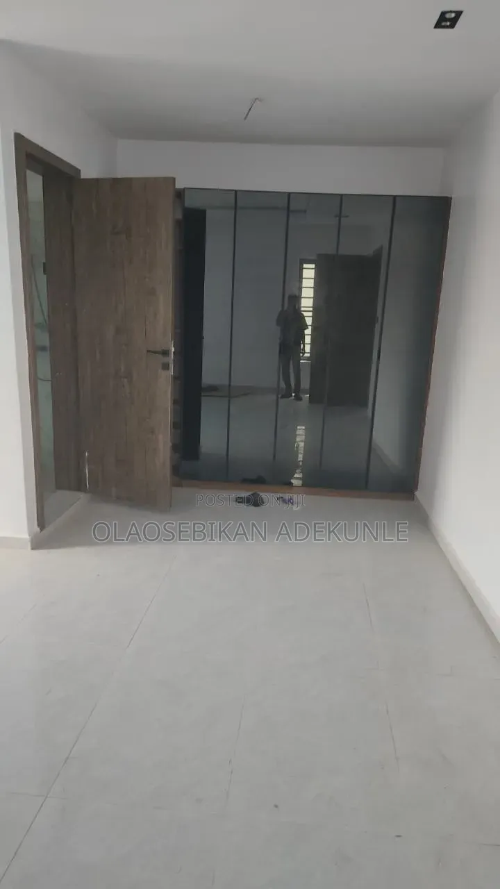 4bdrm Duplex in Adeyi Old Bodija for sale