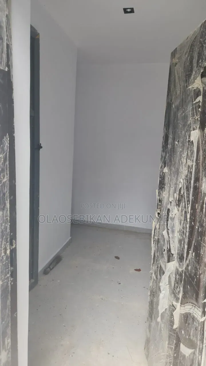 4bdrm Duplex in Adeyi Old Bodija for sale