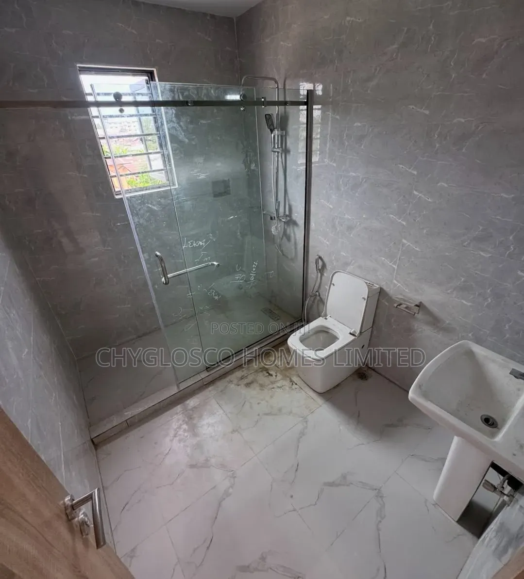 4bdrm Duplex in Eliozu for sale