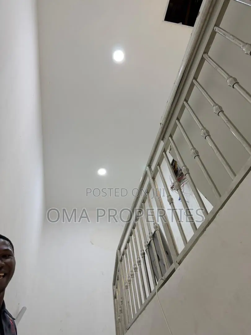 Furnished 4bdrm Bungalow in Ogombo for sale