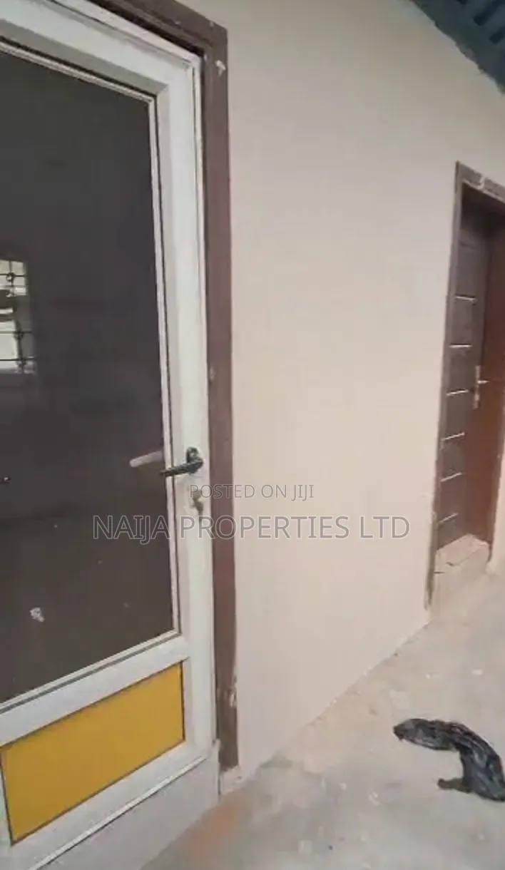 Studio Apartment in Oba Oyekan Estate, Lekki Phase 1 for rent