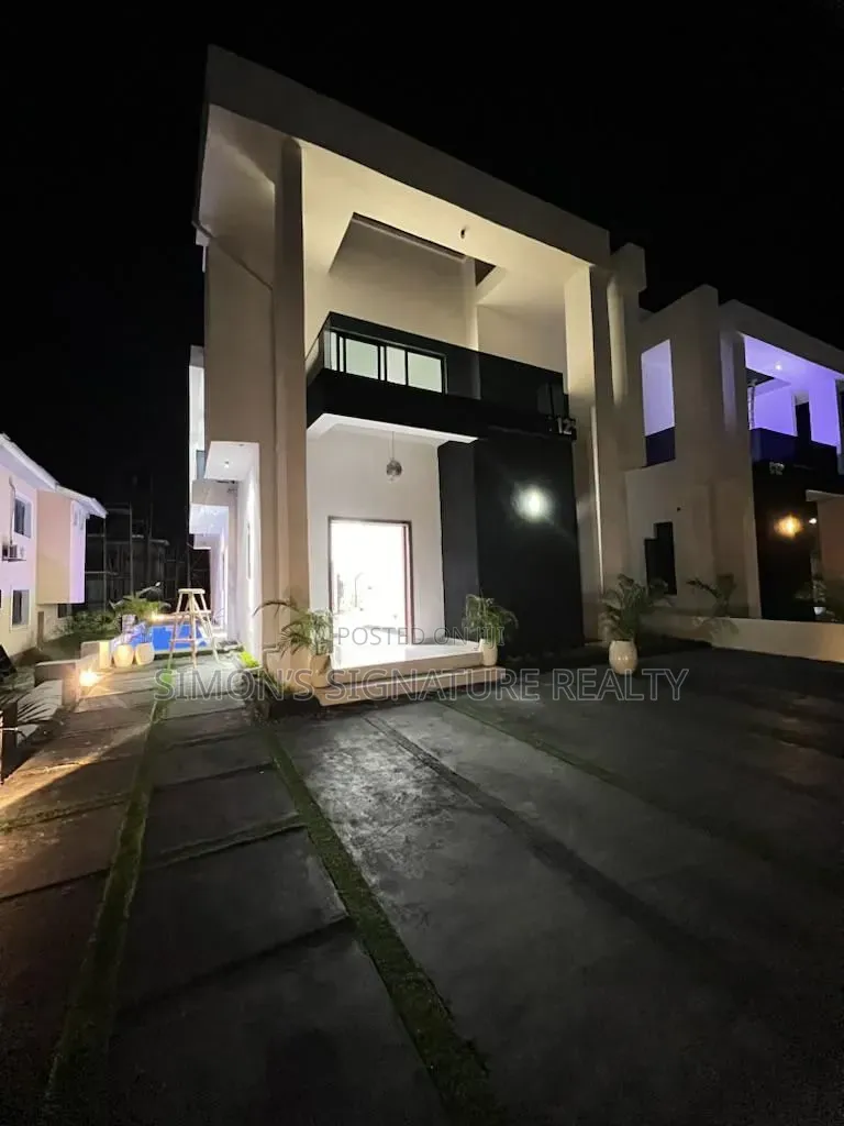 5bdrm Duplex in Chevron for sale