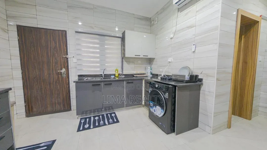 Biege Beauty- 3 Bed City View Apartment