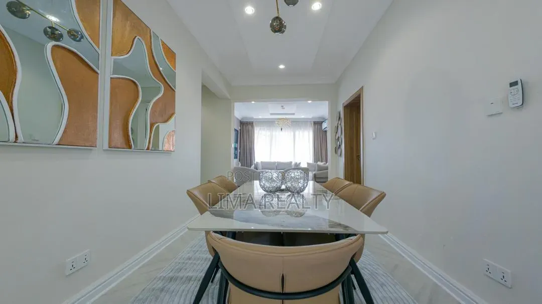Biege Beauty- 3 Bed City View Apartment