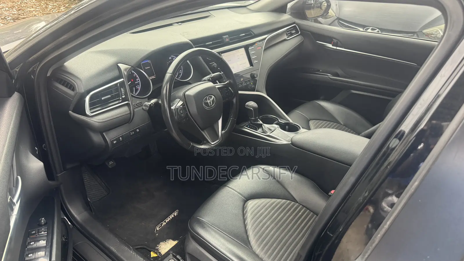 Toyota Camry SE FWD (2.5L 4cyl 8AM) 2018 Black