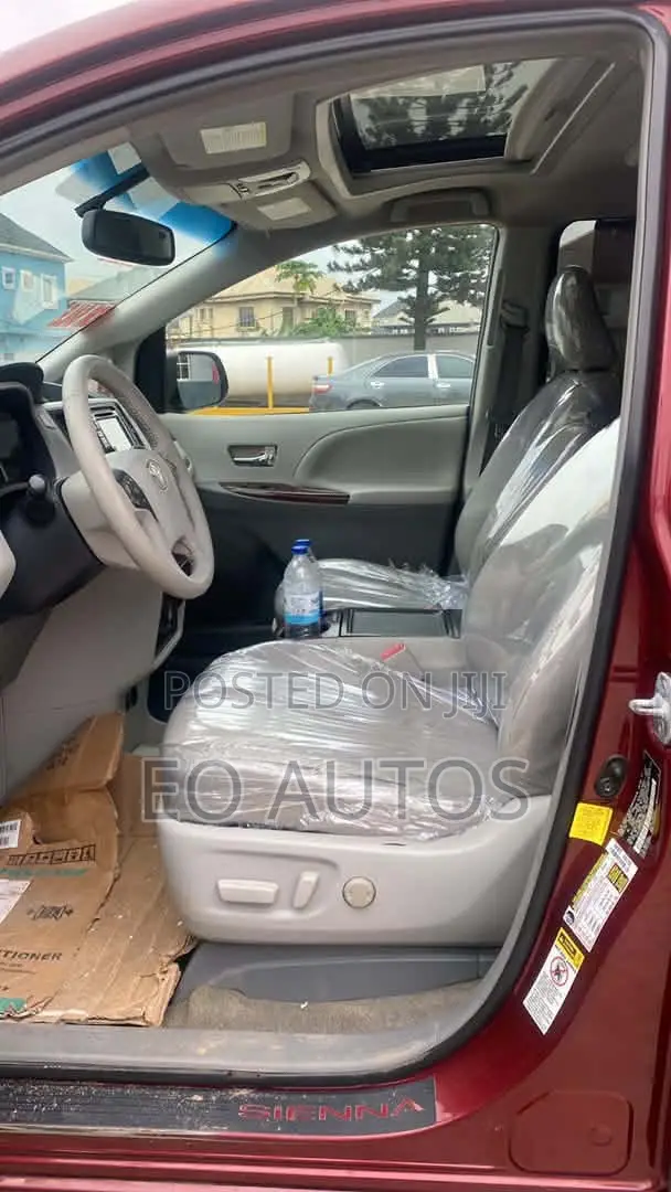 Toyota Sienna XLE AWD 7-Passenger 2013 Red