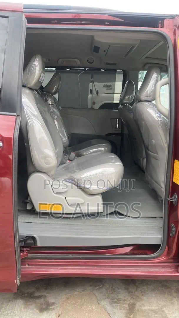 Toyota Sienna XLE AWD 7-Passenger 2013 Red