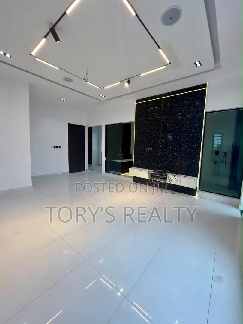 5bdrm Duplex in Lekki Expressway for sale