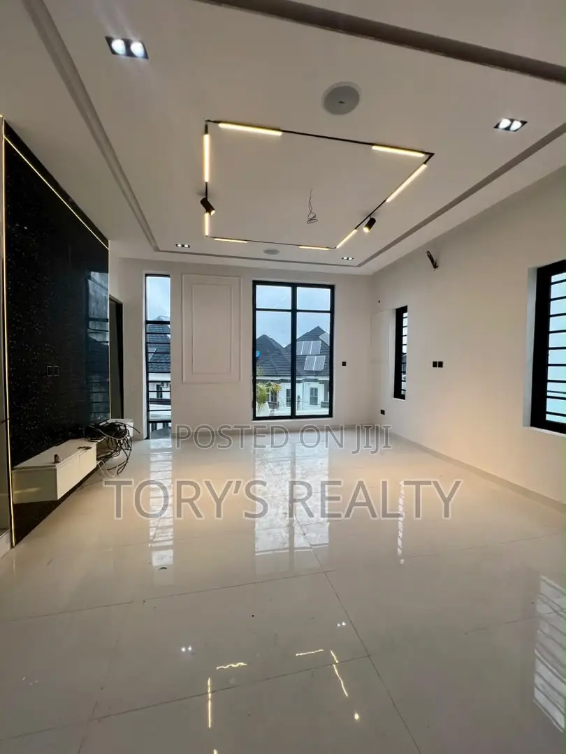 5bdrm Duplex in Lekki Expressway for sale