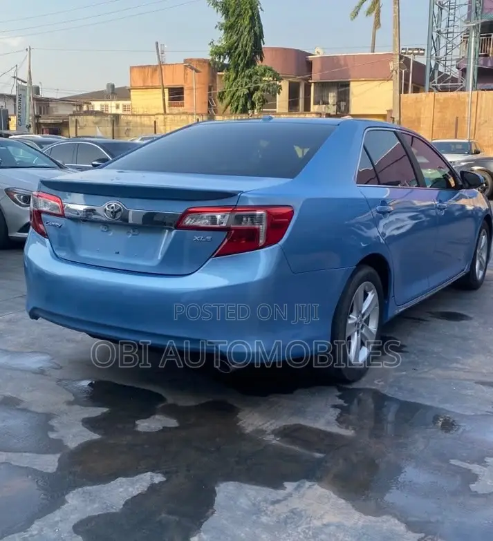 Toyota Camry XLE 4dr Sedan (2.5L 4cyl 6A) 2012 Blue