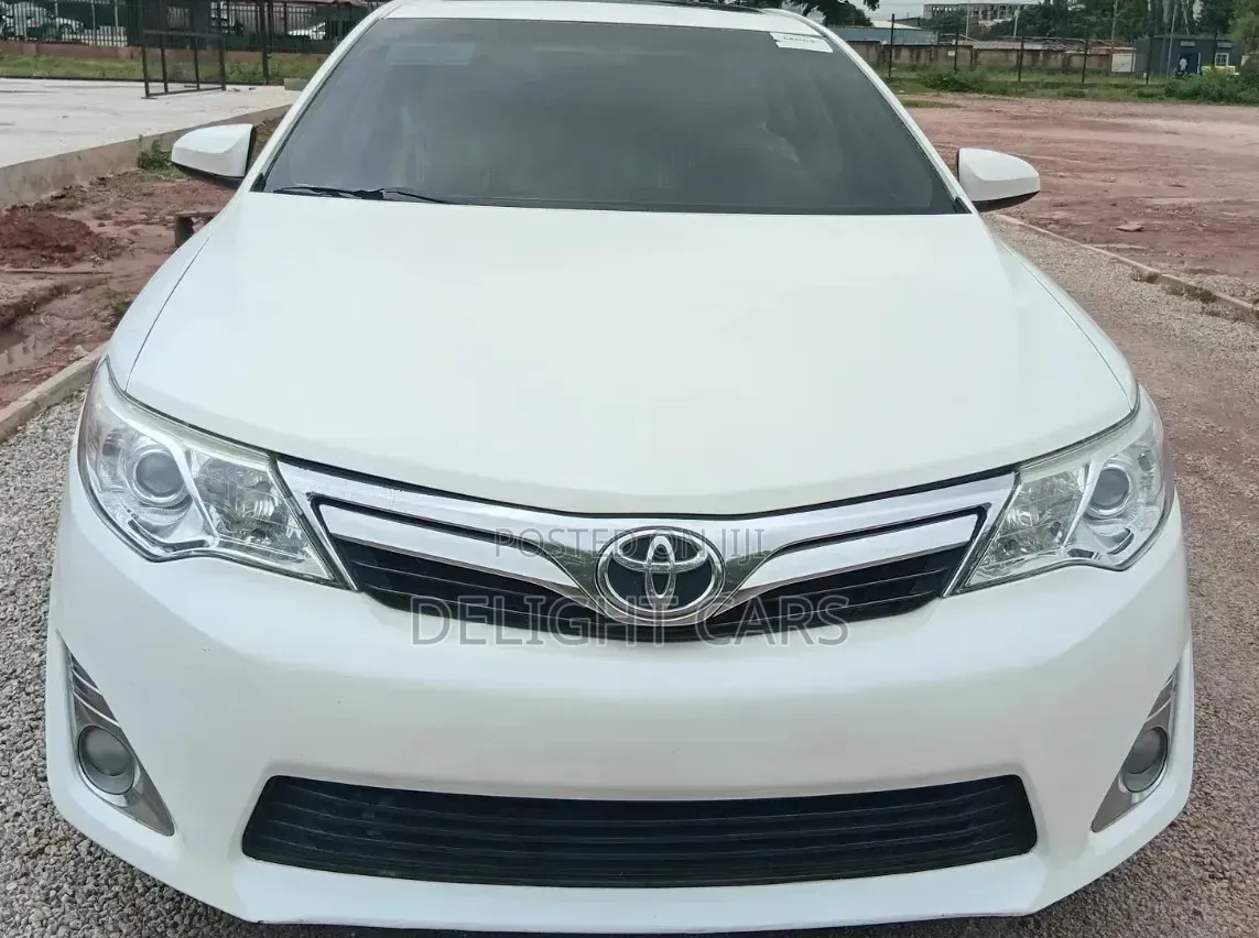 Toyota Camry XLE V6 4dr Sedan (3.5L 6cyl 6A) 2013 White