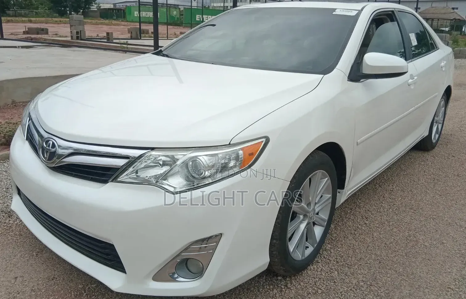 Toyota Camry XLE V6 4dr Sedan (3.5L 6cyl 6A) 2013 White